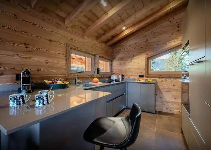 Ellambra - Ovo Network Chalet
